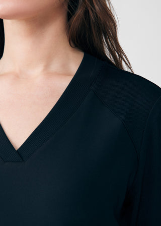 Forward 2-Pocket V-Neck Top