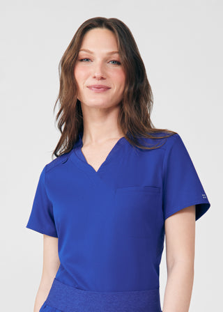 VIBE 2-Pocket V-Neck Top